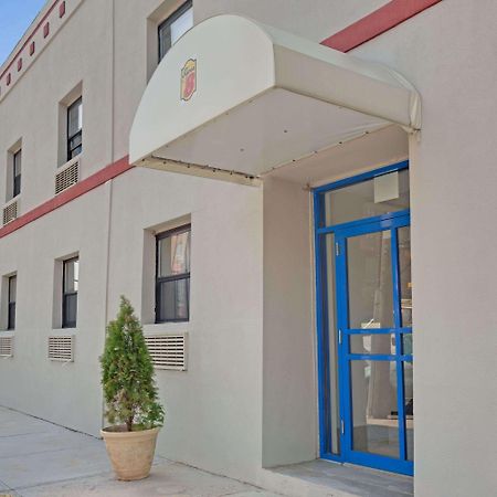 Super 8 By Wyndham Long Island City Lga Hotel New York City Exterior photo