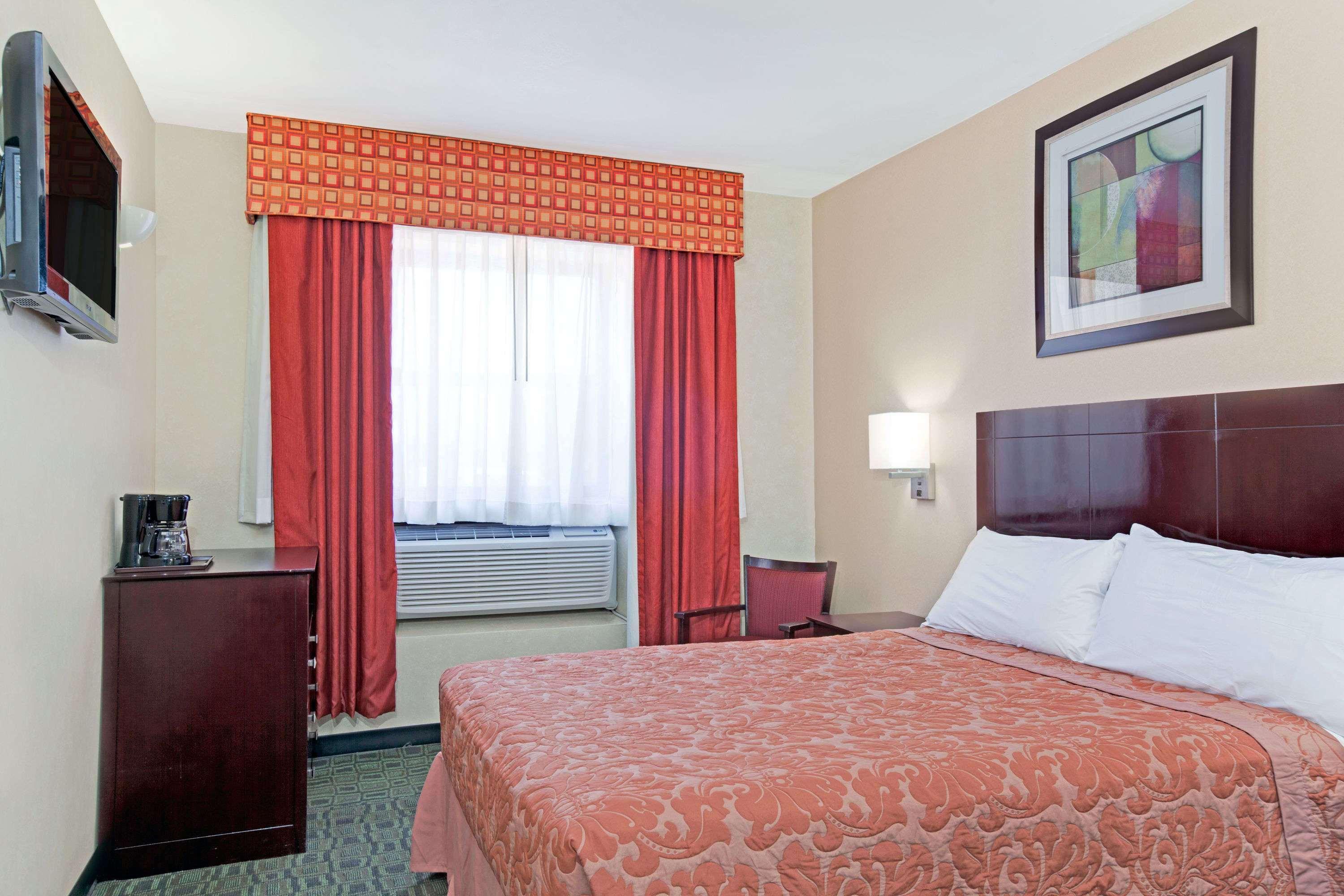 Super 8 By Wyndham Long Island City Lga Hotel New York City Exterior photo