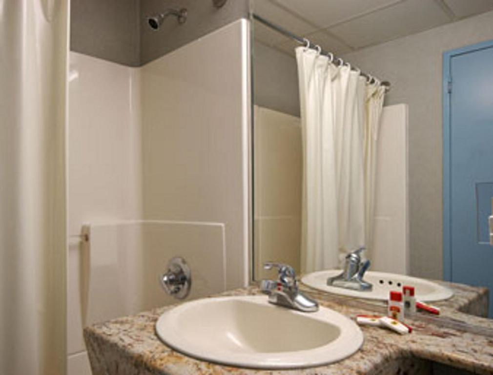 Super 8 By Wyndham Long Island City Lga Hotel New York City Room photo