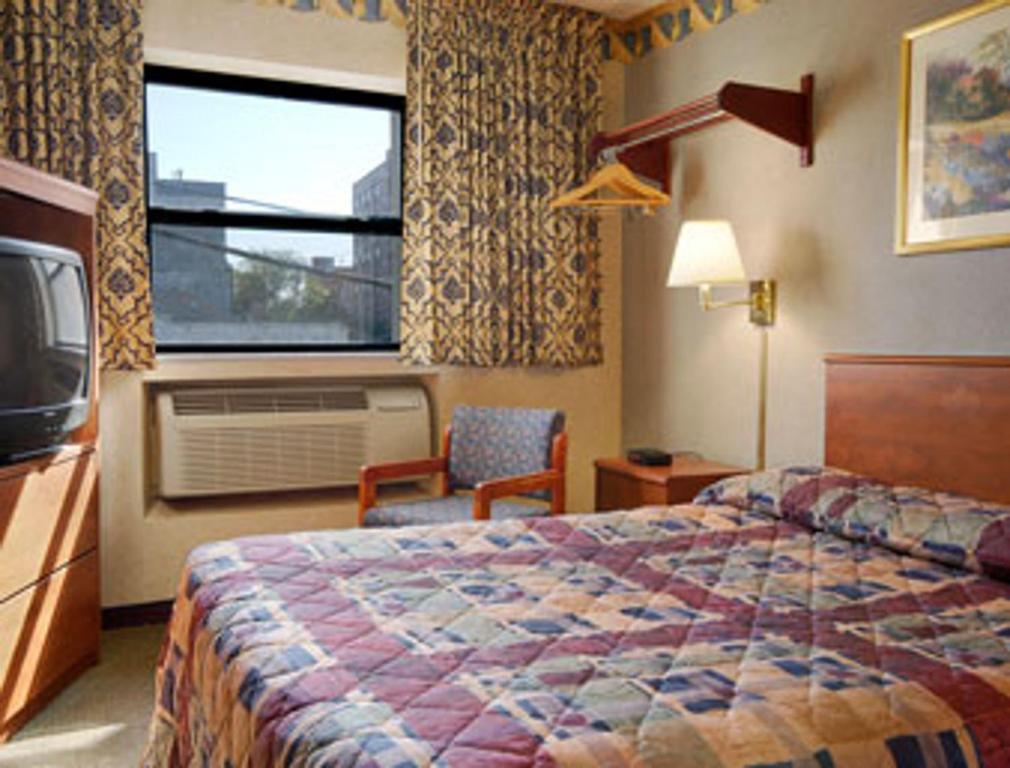 Super 8 By Wyndham Long Island City Lga Hotel New York City Room photo