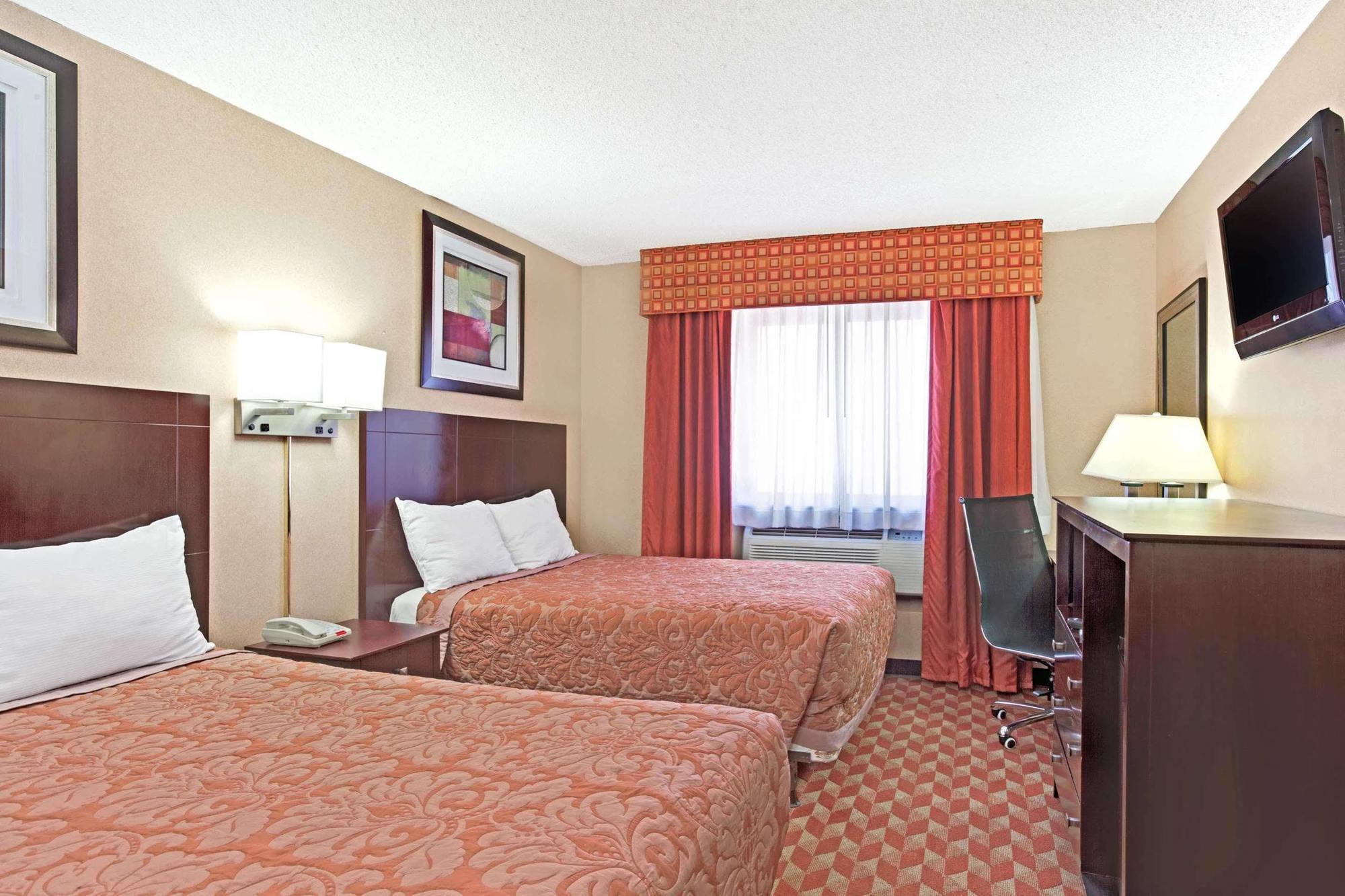 Super 8 By Wyndham Long Island City Lga Hotel New York City Exterior photo